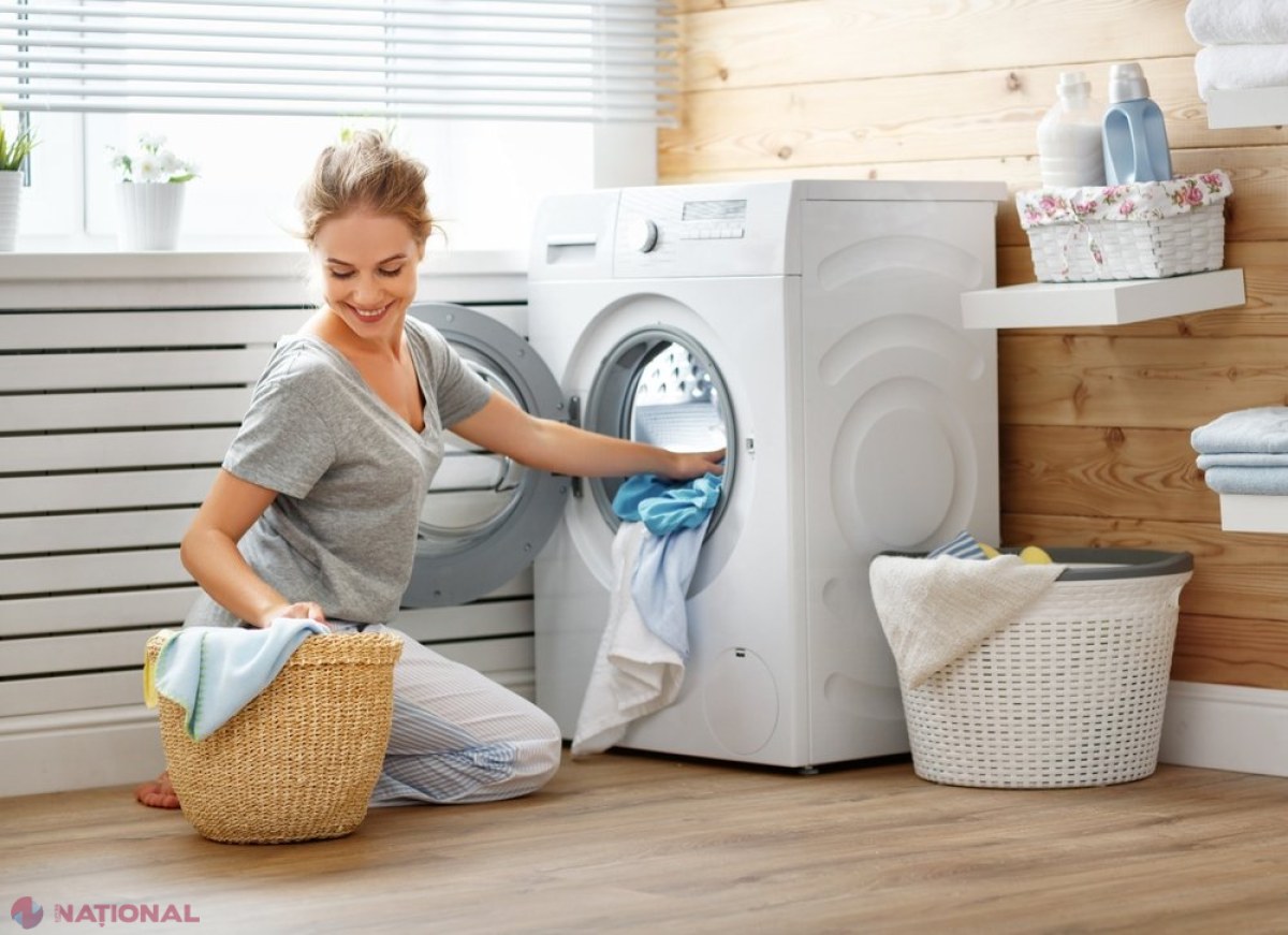 Câte ore rezistă coronavirusul pe haine? STUDIU: Temperatura care „ucide” SARS-CoV-2 la spălare, chiar şi fără detergent