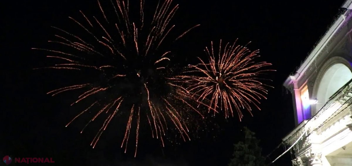 FOTO // Așa arătau curțile blocurilor de locuit din centrul Chișinăului după focurile de artificii de la concertul lui Igor Dodon