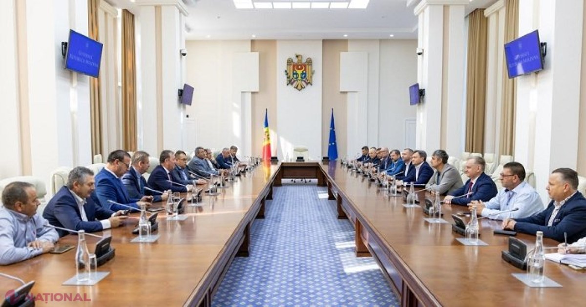 Programul de tichete de vacanță, care funcționează în România, ar putea fi extins și în R. Moldova! ​Premierul Dorin Recean, discuții cu un grup de primari de peste Prut: „Suntem pregătiți să fortificăm parteneriatul moldo-român în toate domeniile”