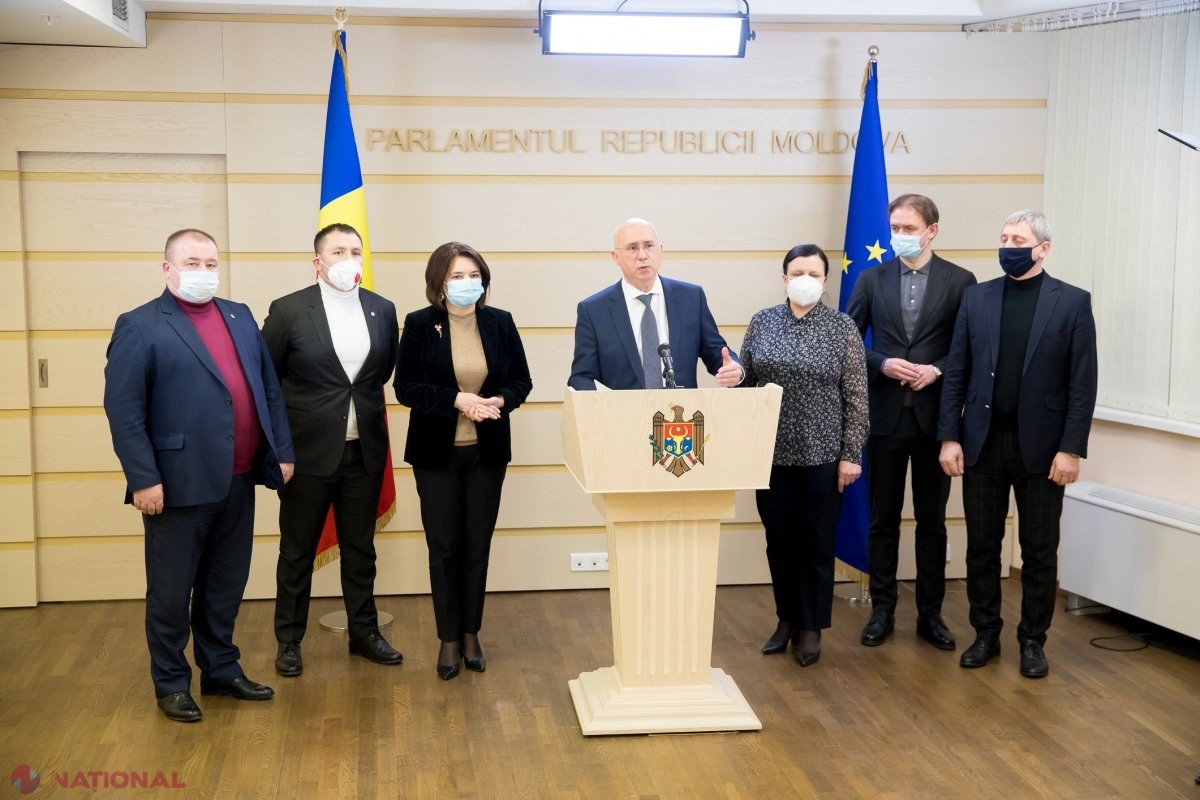 PD susține că cetățenii R. Moldova au OBOSIT de „ping-pongul” declarațiilor între Maia Sandu și Dodon. PLANUL propus de Filip pentru depășirea crizei: „Prioritatea ZERO este vaccinarea a 70% din populație, după care mergem la ANTICIPATE”