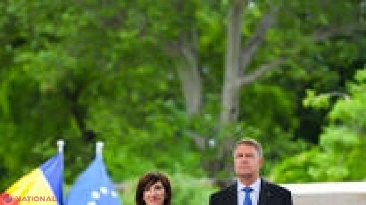 FOTO // Carmen Iohannis, foarte elegantă la recepția organizată de 9 mai la Palatul Cotroceni