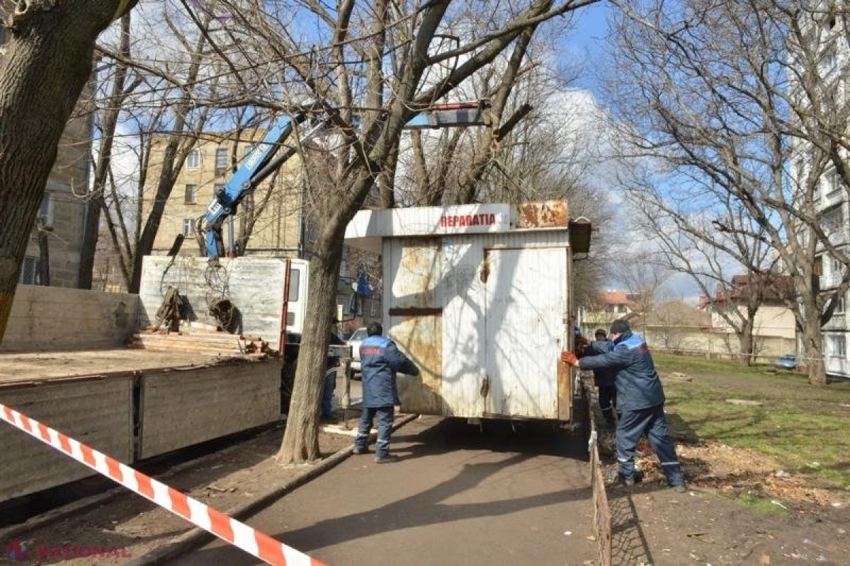 „Facem curată lună”: Zeci de gherete din Chișinău, EVACUATE de pe străzile capitalei