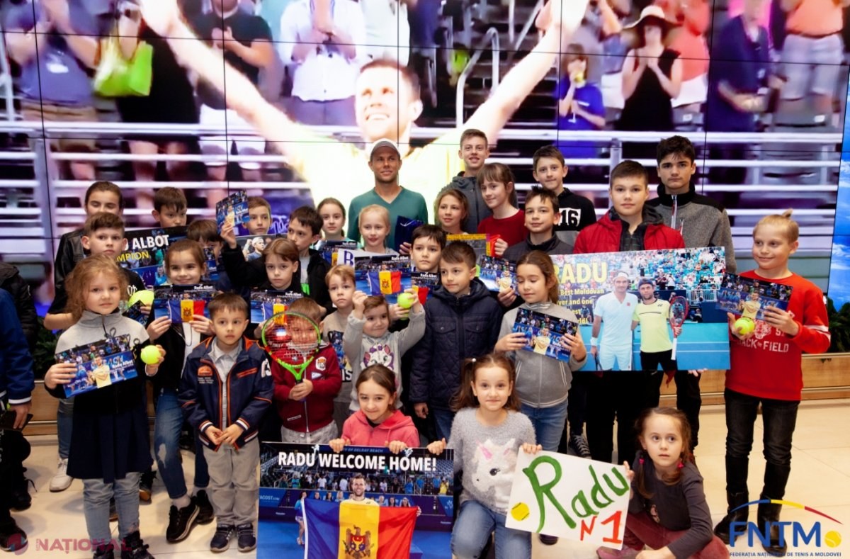 FOTO // Radu Albot a fost întâlnit ca un adevărat EROU. Zeci de fani au venit să-i strângă mâna pe Aeroport. „Vreau să ajung în TOP 30 ATP”