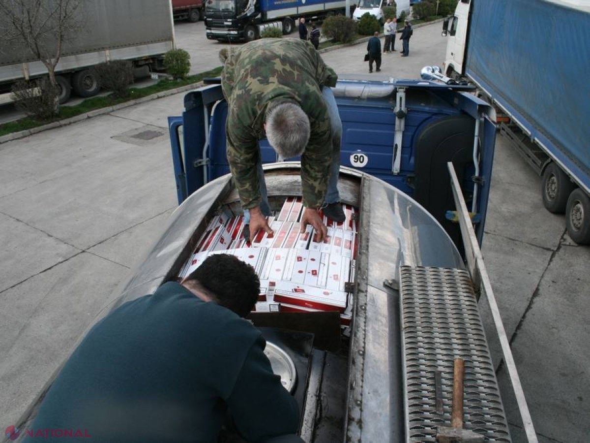 INEDIT// Țigări de contrabandă cărate cu tractorul