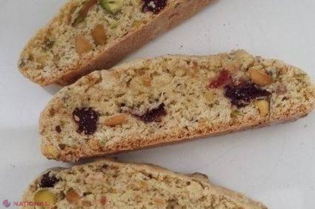 REȚETĂ // Biscotti cu fistic şi merişoare