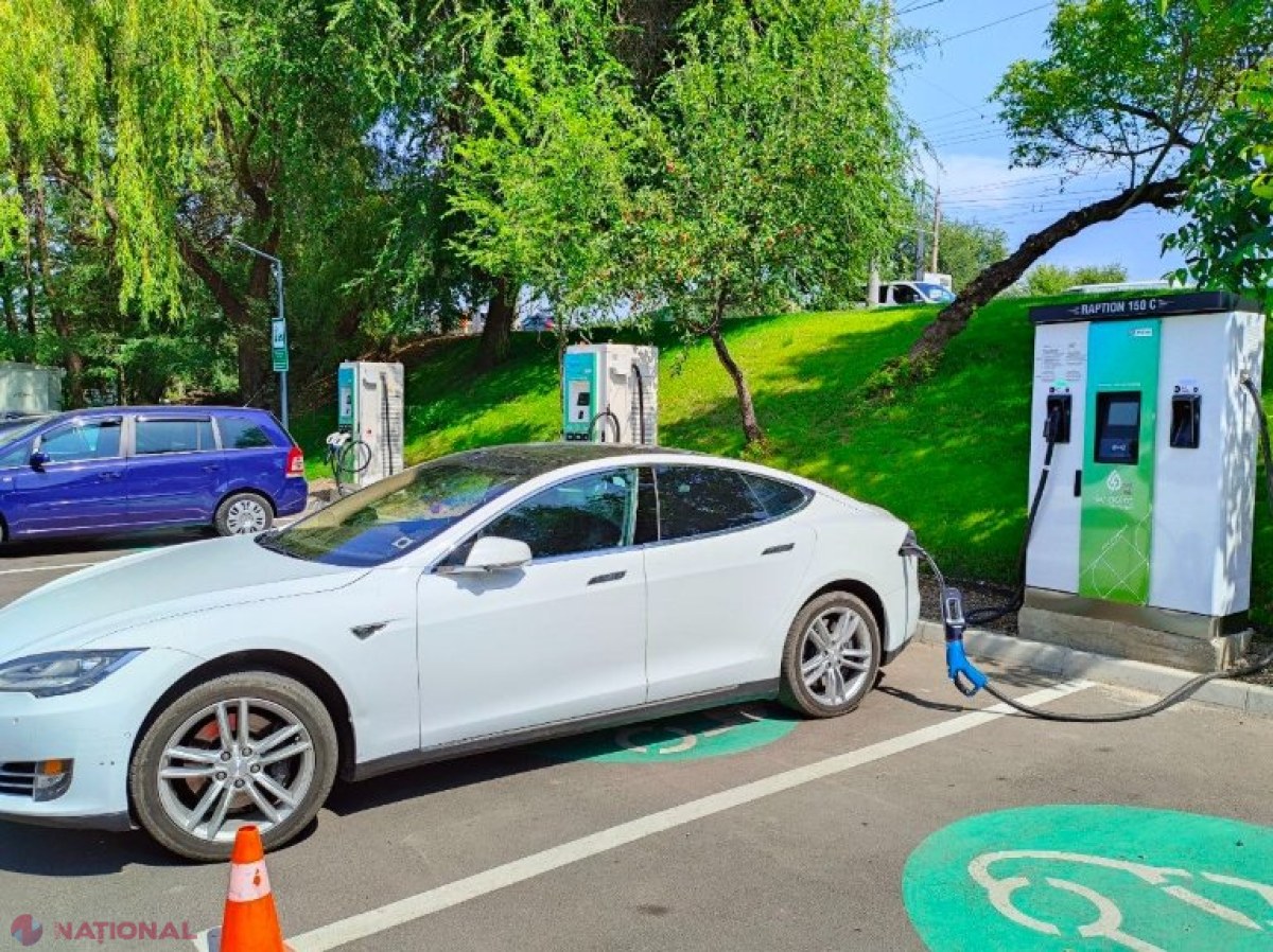 OFICIAL // Câte mijloace de transport electrice și hibride au fost înregistrate în R. Moldova în ultimii opt ani: Creștere de 266% în cazul vehiculelor electrice și de 281% în cazul celor hibride, în primul trimestru din 2025