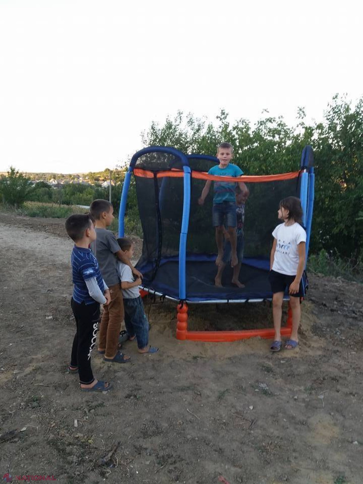 INIȚIATIVĂ // O mahala „UITATĂ” din Ursoaia, transformată în punct de atracție până și pentru locuitorii satului vecin
