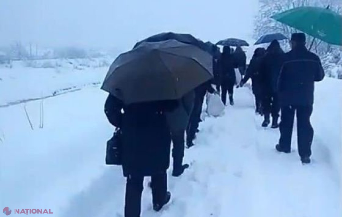 VIDEO // Incident SINISTRU în timpul unei înmormântări. Preotul: „A fost o chestie, dar nu vreau să dau detalii...” 
