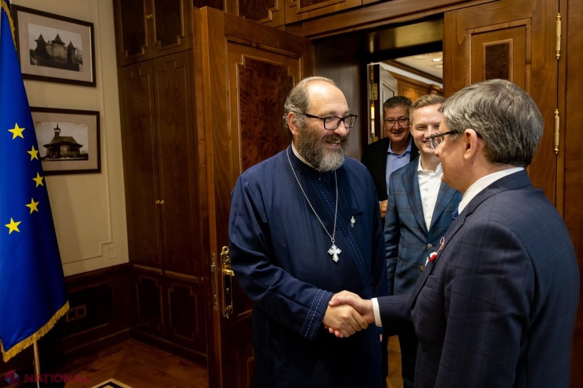 FOTO // Unul dintre cei mai iubiți preoți, teologi și duhovnici din România, Constantin Necula, discuție cu Igor Grosu și soția sa: „Am descoperit că părintele este la curent cu provocări cu care ne confruntăm”