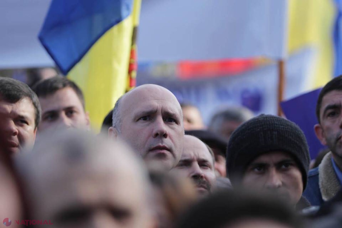 FOTO // Miniştrii din mulţime