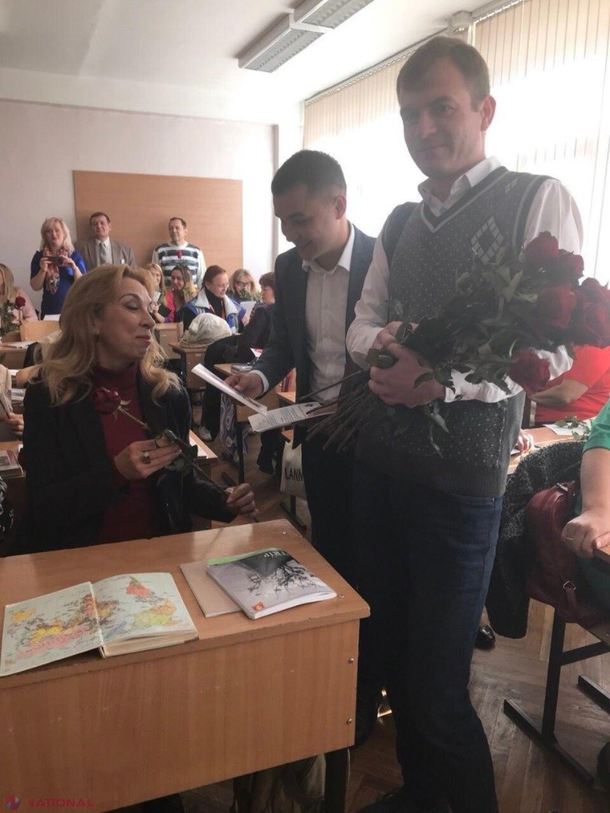 FOTO // Partidul „ȘOR” i-a felicitat pe DASCĂLII din R. Moldova de Ziua Profesorului
