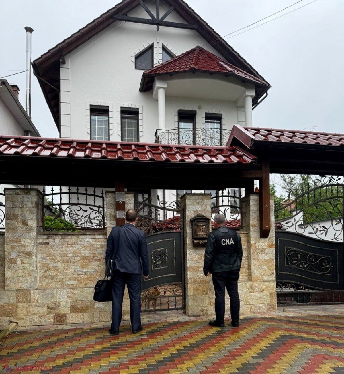 INTERCEPTĂRI // Șase angajați ai Postului Vamal Leușeni, cercetați penal pentru corupție sistemică. Schema pusă la cale le aduceau venituri substanțiale. „Da aici îi așa, în 10 minute ești plecat, plătit”