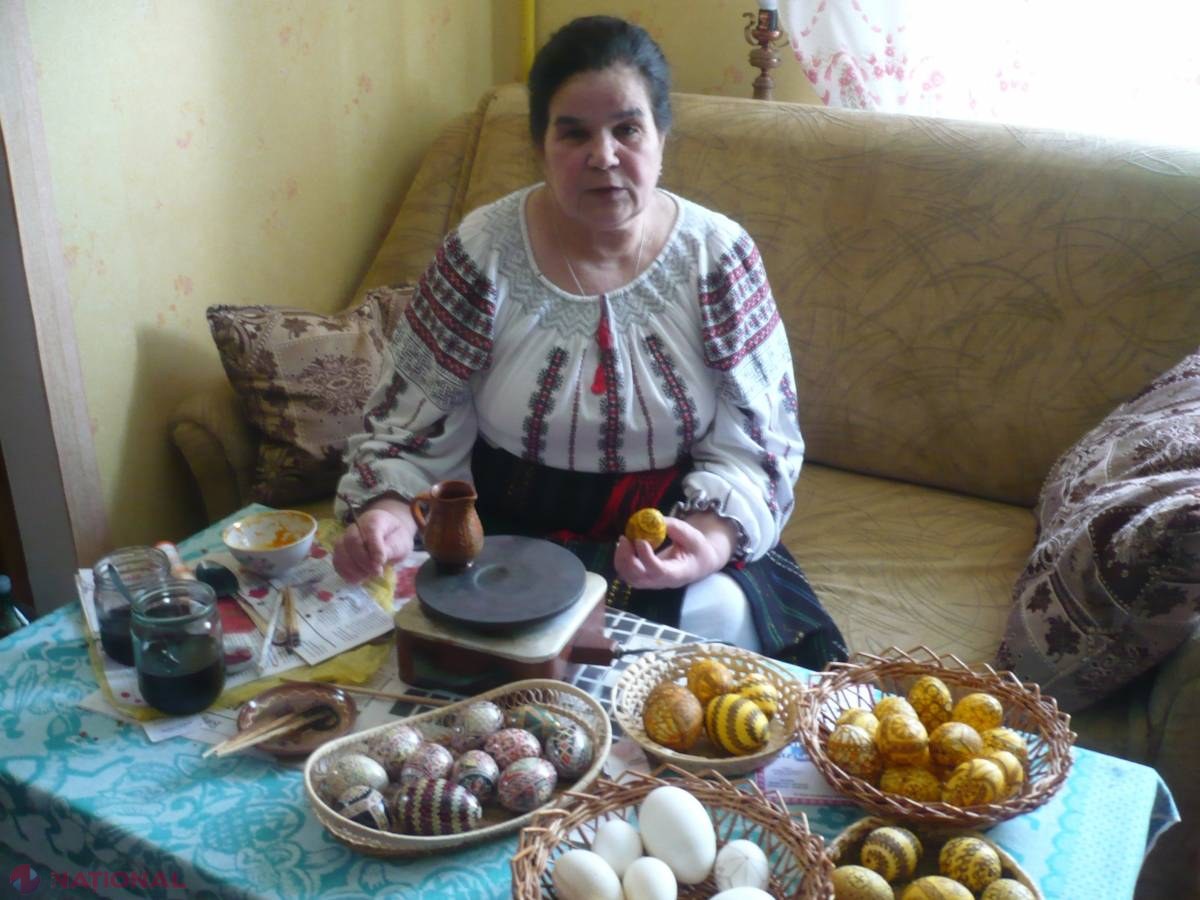 De Paști, face operă de artă din ouă 