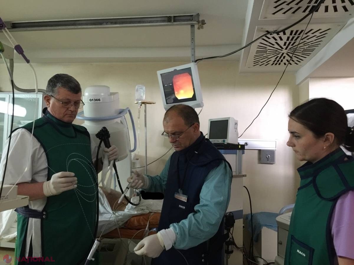 SUCCES pentru chirurgii din R. Moldova: Au instalat, în premieră, o proteză biliară din metal unui pacient
