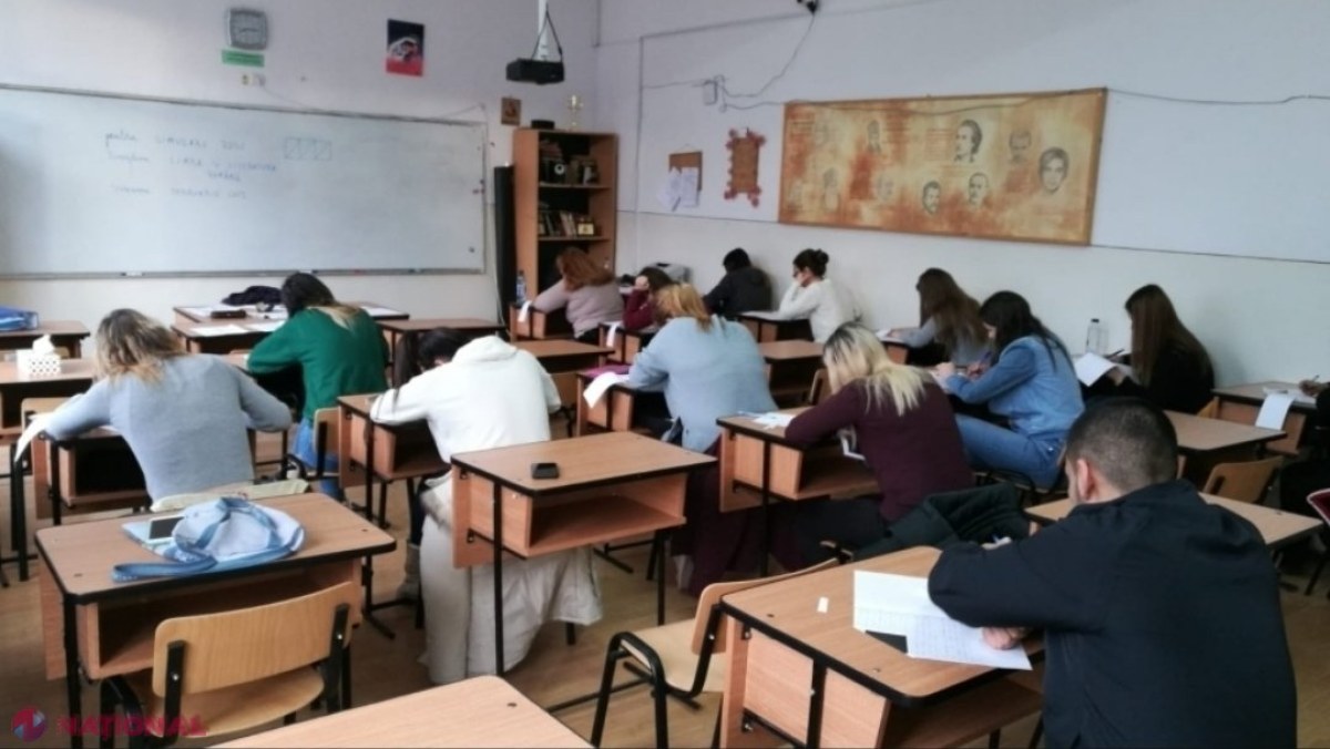 ULTIMA ORĂ // Elevii din Chișinău revin de LUNI în bănci. Cei din Bălți vor continua ONLINE pe 2-3 februarie, când temperatura va coborî până la -20 de grade ​