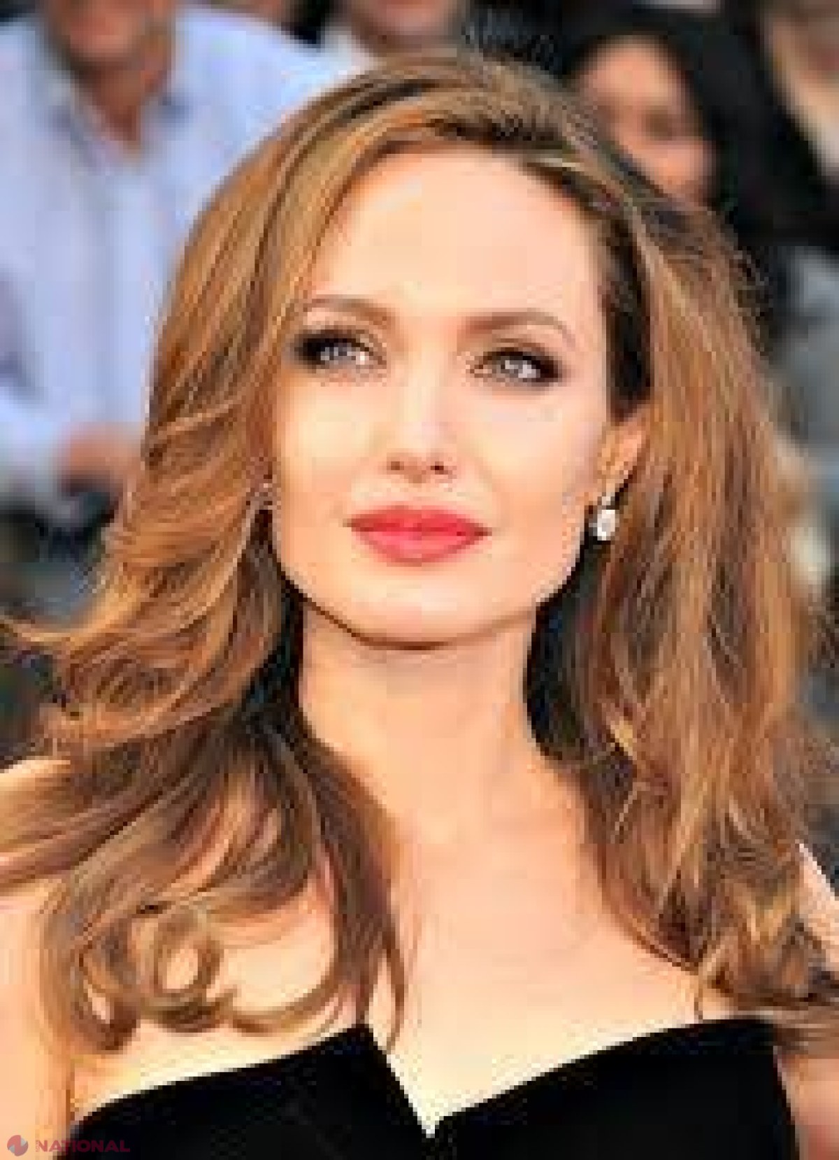 PROBLEMELE ANGELINEI JOLIE după ce și-a EXTIRPAT SÂNII!