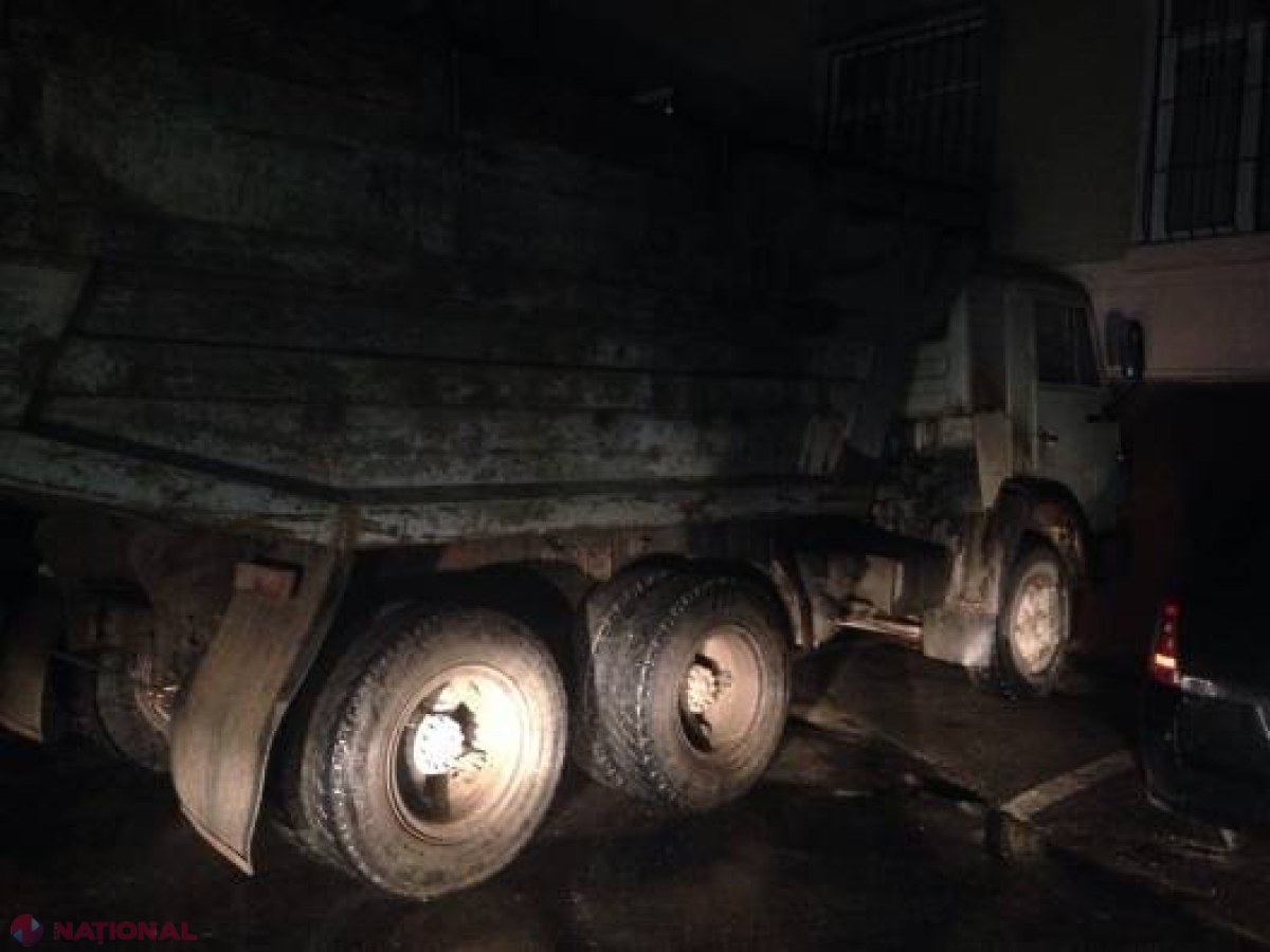 SCHEMĂ // Conving MINORI să conducă maşini PLINE cu ALCOOL transportat ILEGAL