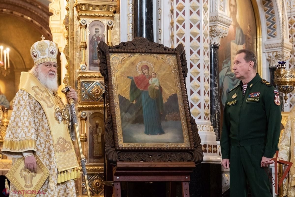 VIDEO // Patriarhul Kirill, CADOU pentru militarii ruși care LUPTĂ la comanda lui Putin împotriva Ucrainei. Un GENERAL a raportat Patriarhului în Catedrala „Hristos Mântuitorul” că „operațiunea militară împotriva NAZIȘTILOR decurge conform planului”