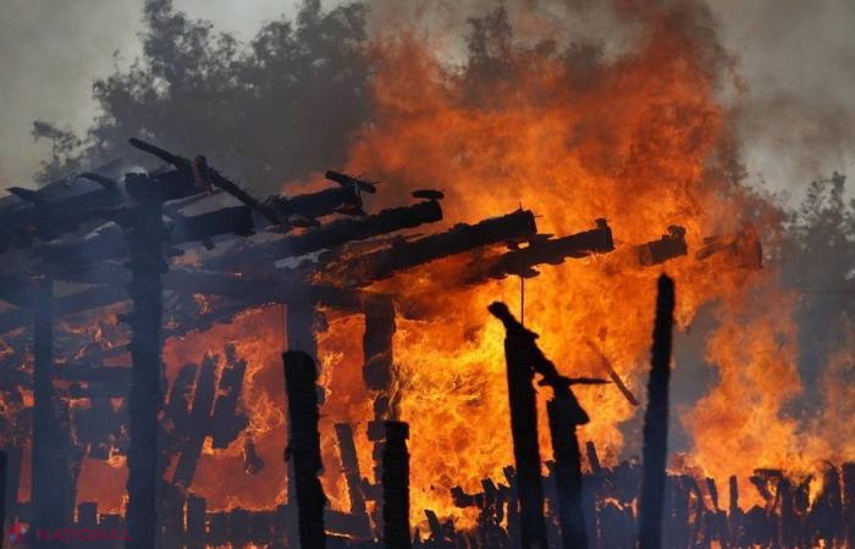 A incendiat o locuință pentru a se răzbuna pe bărbatul care dormea în interior: Pompierii l-au găsit carbonizat