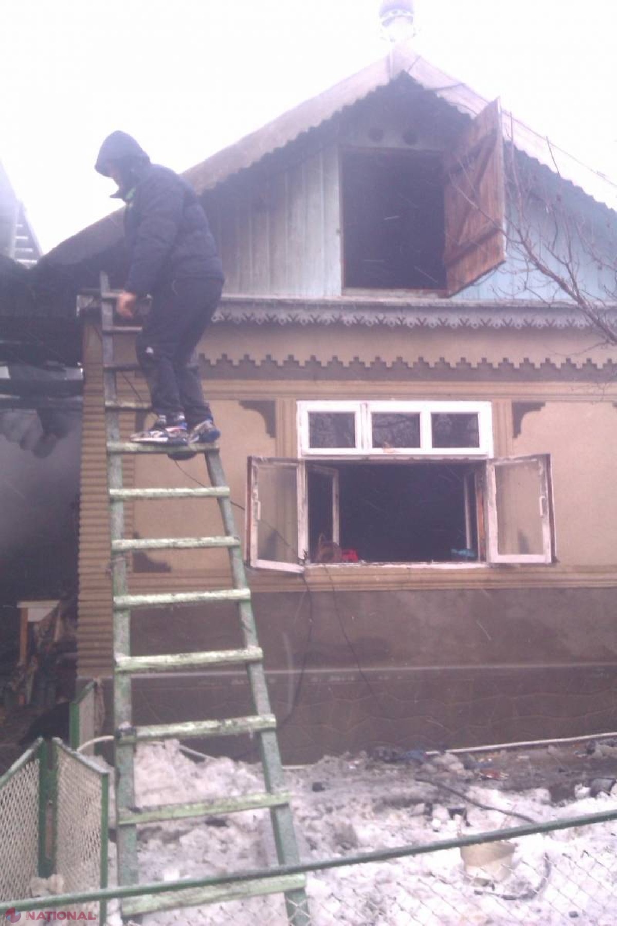 HÂNCEȘTI // Incendiu de proporții. O locuință a ARS în TOTALITATE