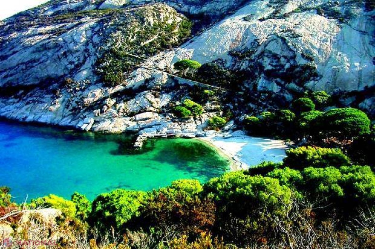 Cea mai misterioasă insulă din Mediterană: doar 1 000 de oameni au voie să o viziteze anual
