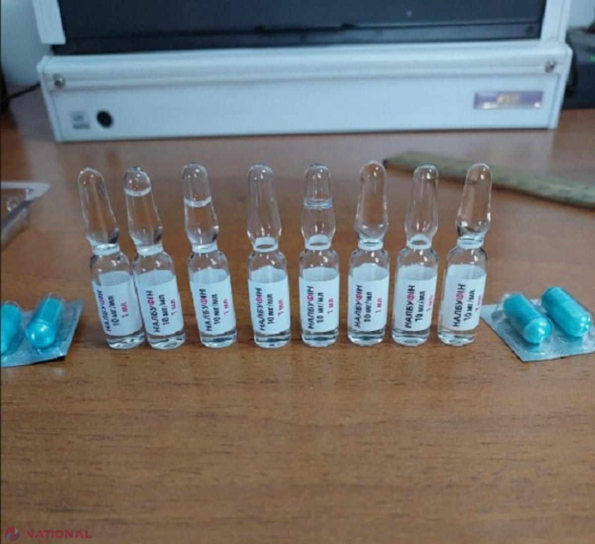 Substanțe INTERZISE, „mirosite” la vamă: Ampule și pastile cu efect psihotrop, ascunse în scurta unui pasager