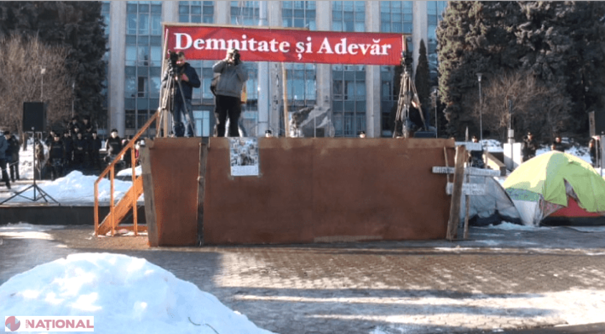 FOTO, LIVE VIDEO // Protestatarii din PMAN, la Președinție. Sute de polițiști mobilizați