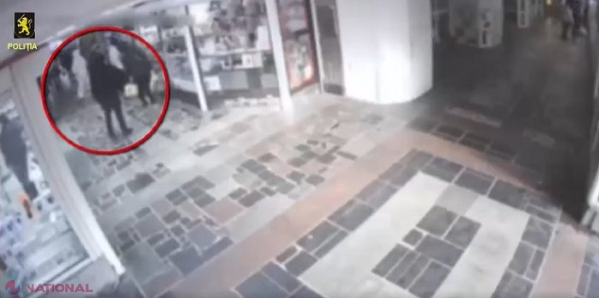 VIDEO // Momentul în care o tânără rămâne fără 5 200 de lei într-o trecere subterană din Chișinău: Doi indivizi, reținuți
