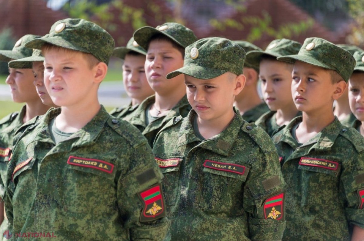 FOTO // REVOLTĂTOR: Copii îmbrăcați în haine MILITARE, la Tiraspol