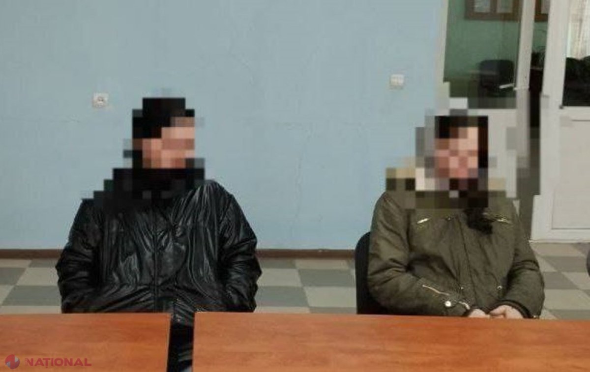 UPDATE, VIDEO +18 // O minoră de 14 ani a snopit în BĂTAIE adolescentă de 17 ani. Victima e lovită cu capul de asfalt, în timp ce solicită ajutor: „Vrei ambulanță?” Totul a fost filmat de o a treia minoră, care nu a intervenit în niciun fel