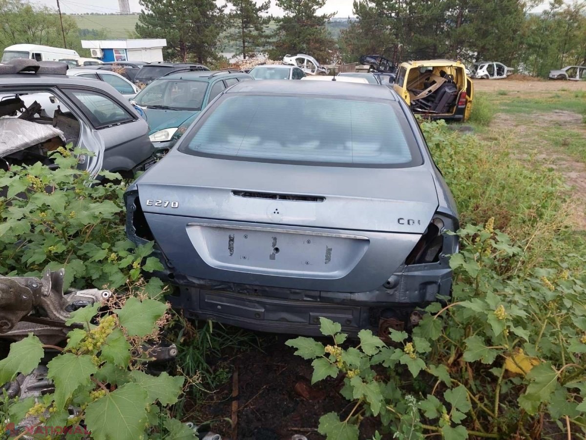 Un parc de DEZMEMBRĂRI auto din Chișinău, ticsit cu mașini cu numere străine: Posesorii a 23 de automobile au vrut să câștige sume frumoase, dar vor fi nevoiți să plătească mii de euro pentru vămuirea mijloacelor de transport