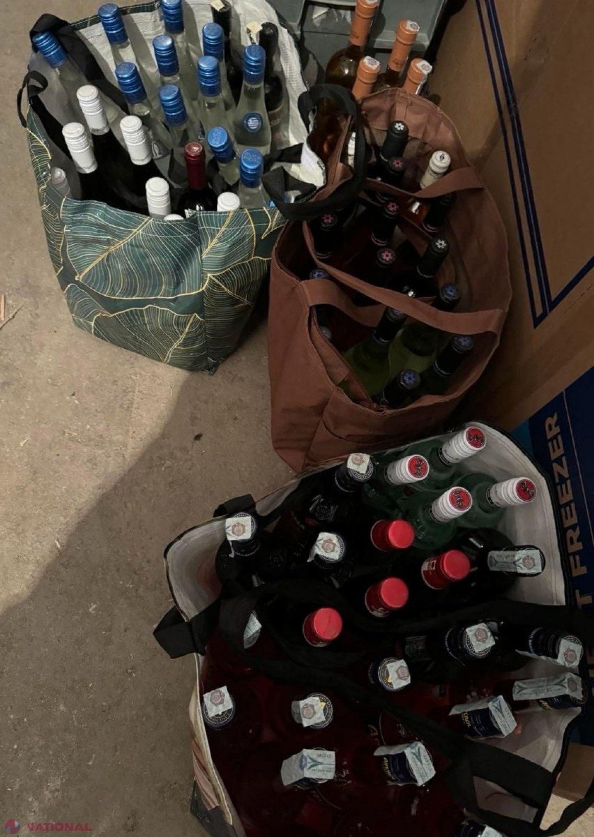 GALERIE FOTO // Haine, băuturi alcoolice sau cosmetice, comercializate într-un magazin din Chișinău fără acte de proveniență: Au fost aduse de peste hotare treptat, în cantități permise pentru uz personal