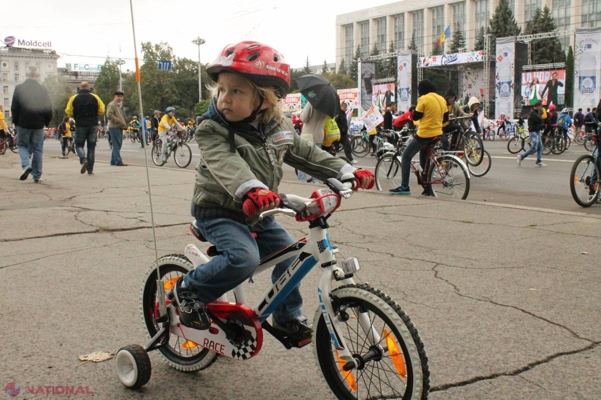 FOTO Iubitorii de ciclism au venit cu sutele, pe ploaie, la Festivalul „Velohora