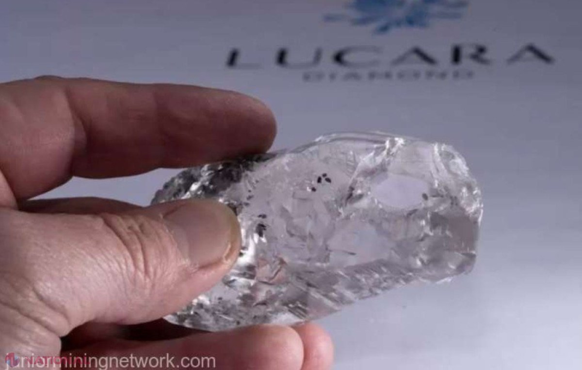 Un diamant alb de 1 080 de carate, descoperit într-o mină din Botswana 