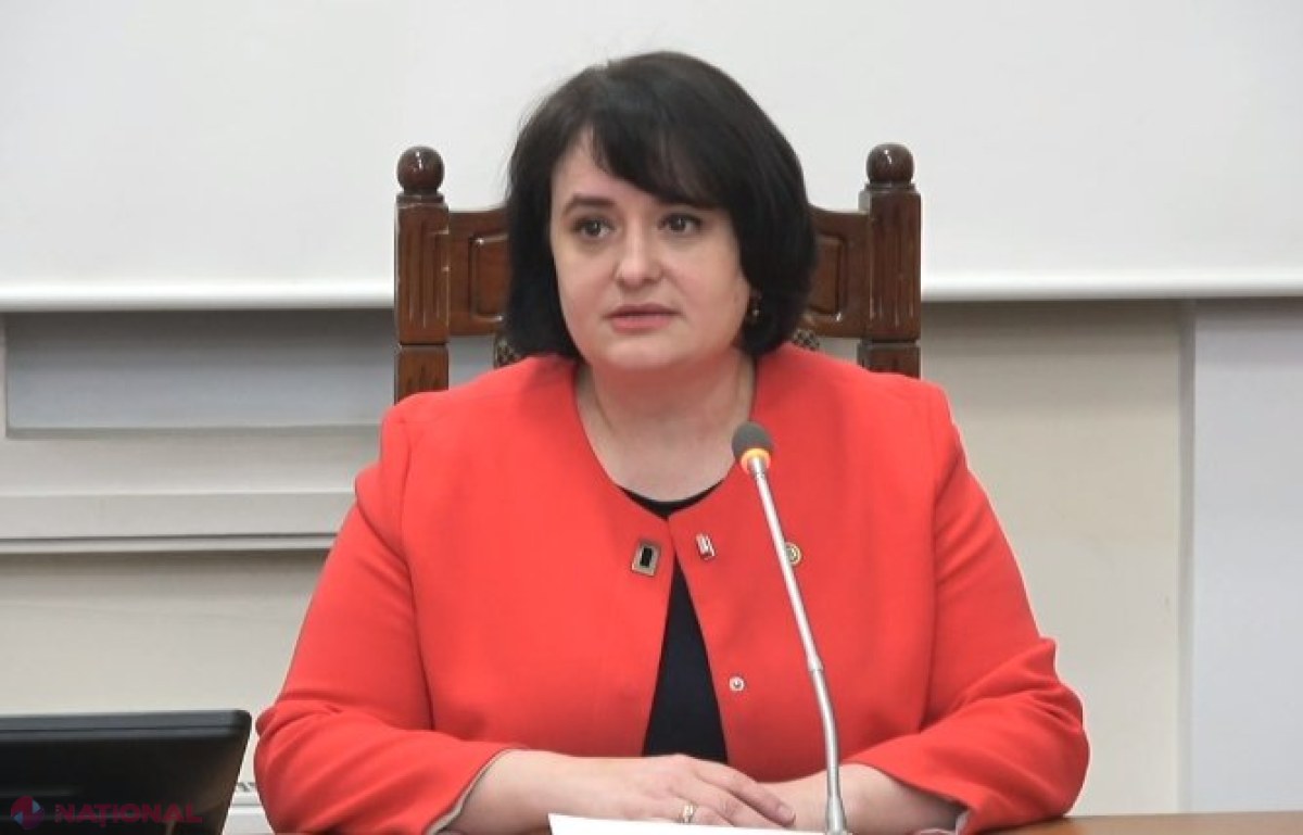 VIDEO // Ministra Sănătății, în LACRIMI la conferința de presă în cadrul căreia vorbea despre COVID-19: „Mamă, stai acasă!”