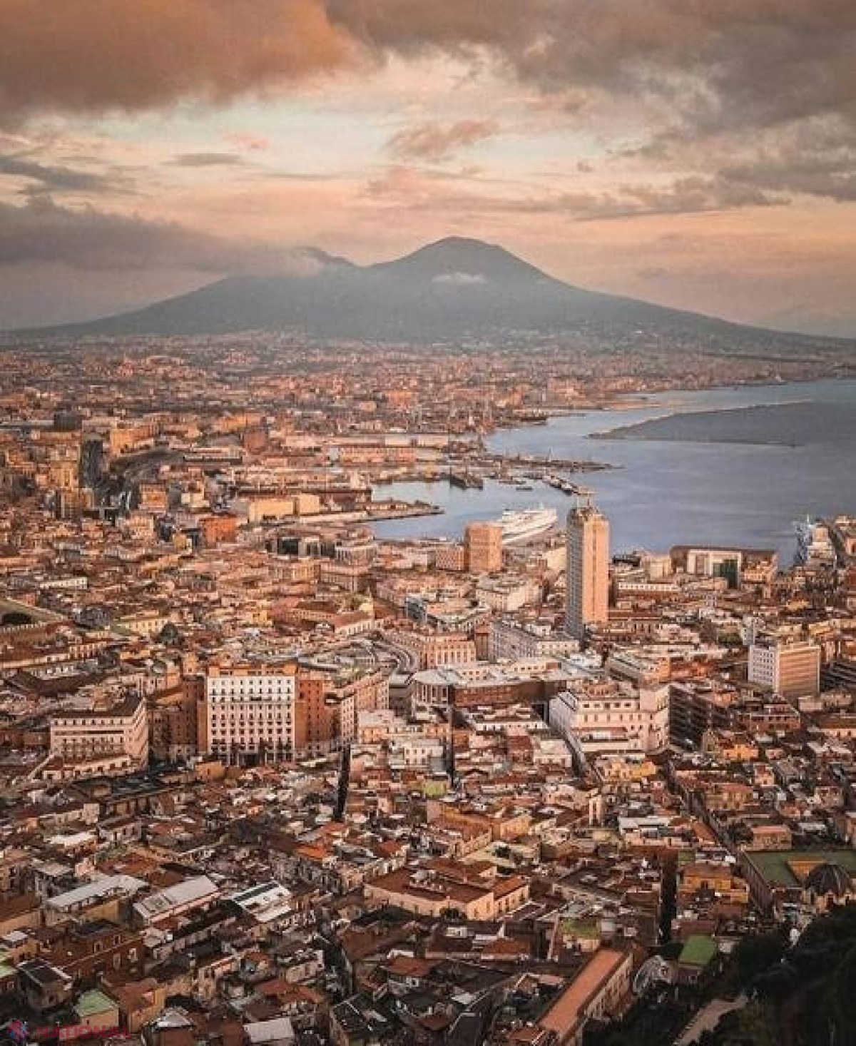 Italienii nu mai sunt obligați să poarte mască în aer liber din 28 iunie