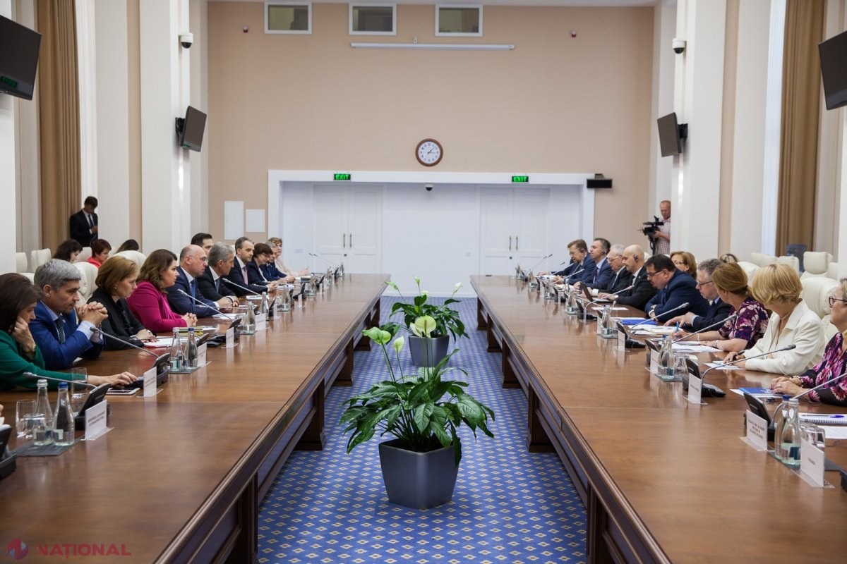 Declarația Guvernului, după întrevederea dintre Pavel Filip și ambasadorii UE acreditați la Chișinău. Detalii despre PRESIUNILE care au fost făcute pentru a INFLUENȚA decizia instanței în cazul alegerilor din Chișinău