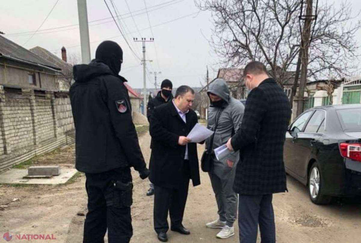 UPDATE, FOTO // SCHEMĂ de corupție cu terenuri la Primăria Ghidighici. Arhitectul-șef și mai mulți complici ar fi gestionat această rețea. 23 de PERCHEZIȚII au avut loc în această dimineață, iar patru persoane au fost escortate la CNA
