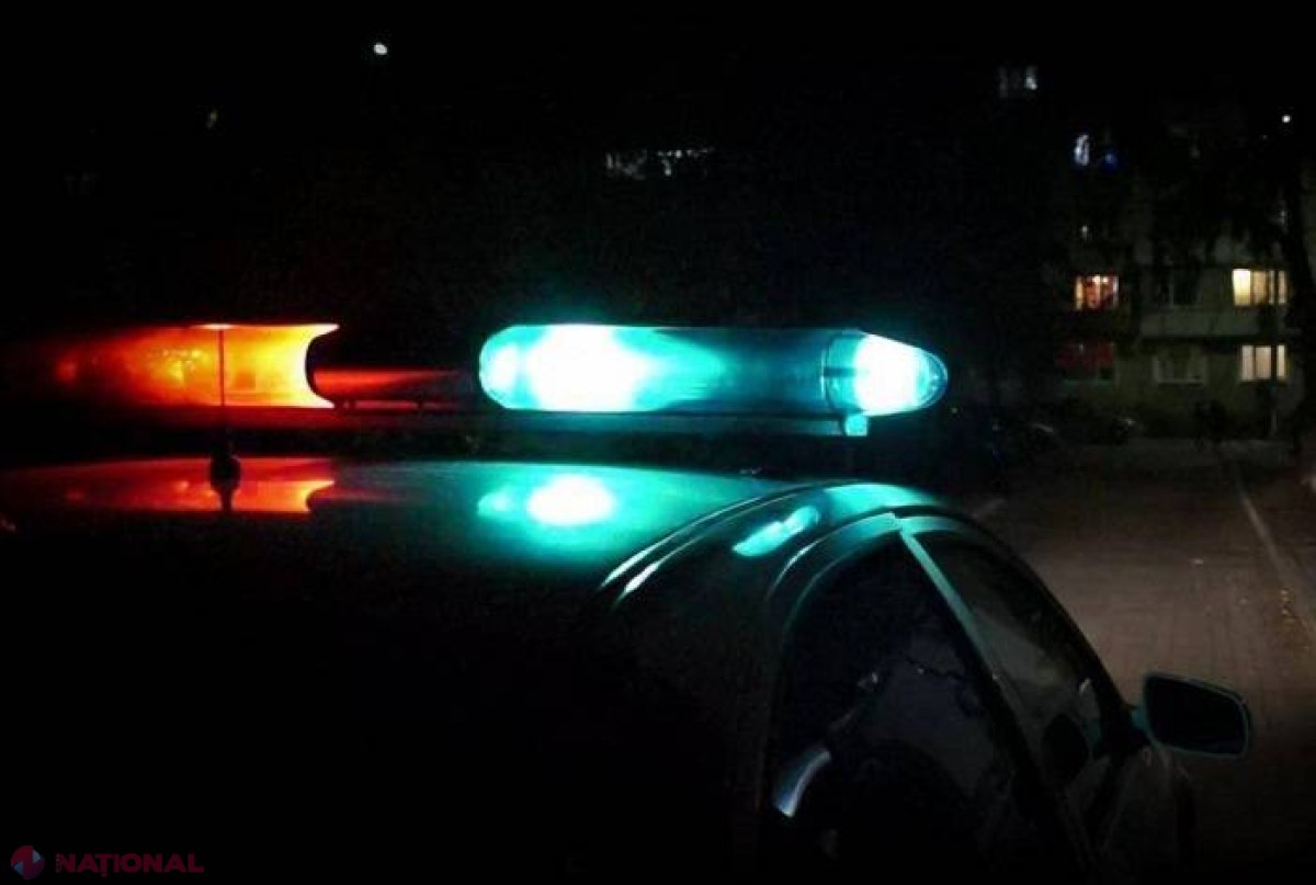 TUPEU // Un tânăr din Chișinău, apostrofat de oamenii legii, a urcat în mașina Poliției și a solicitat să fie dus acasă „la comandă”. A ajuns în cătușe