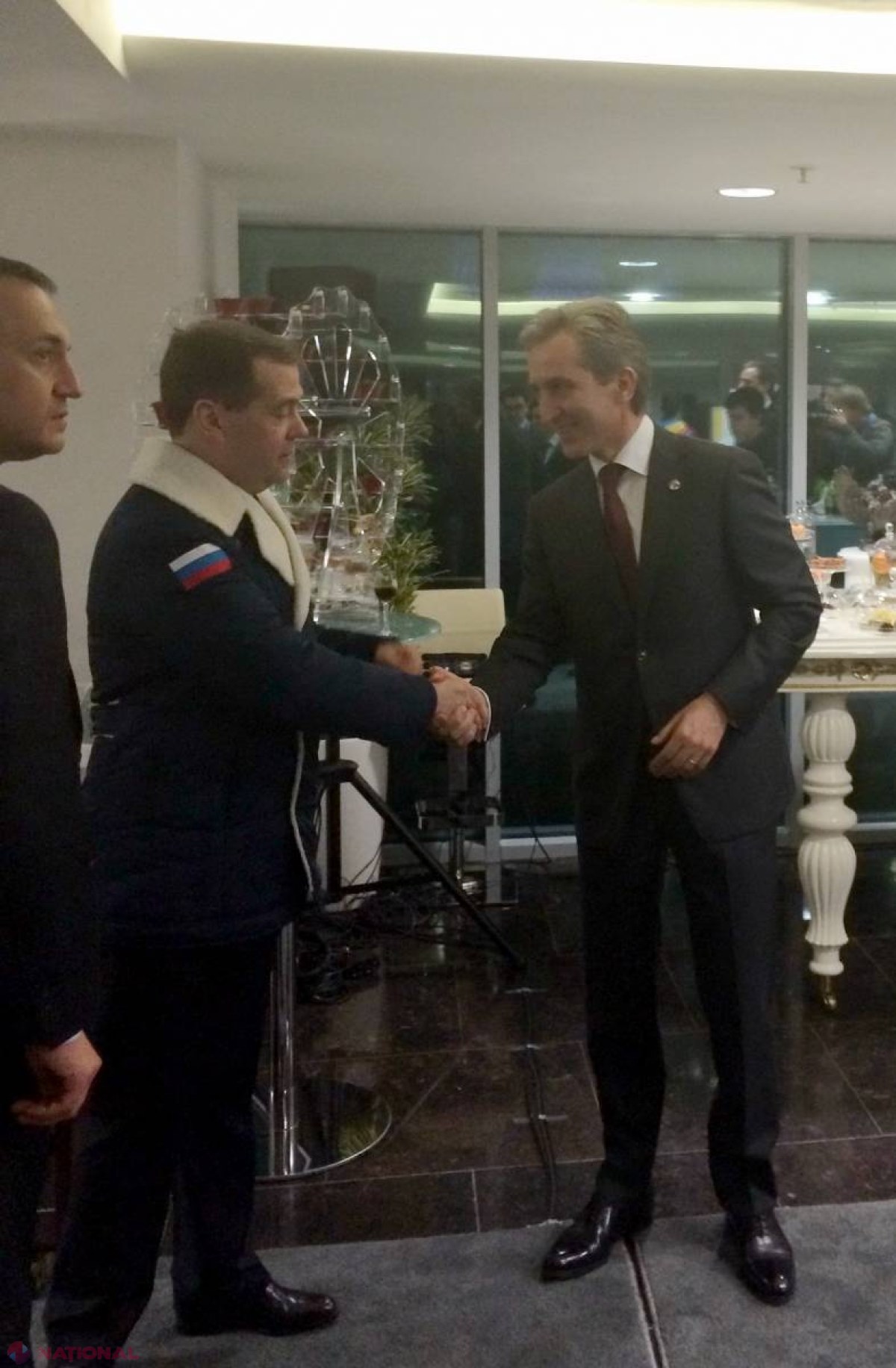 FOTO // Putin și Medvedev privesc de jos în sus la Iurie Leancă