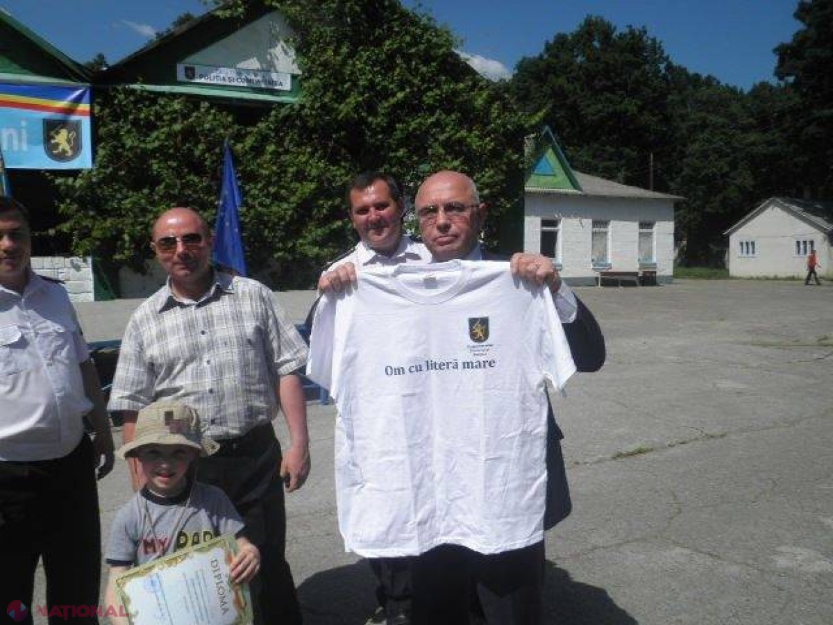 PREMIAȚI  pentru că au dat o mână de ajutor polițiștilor