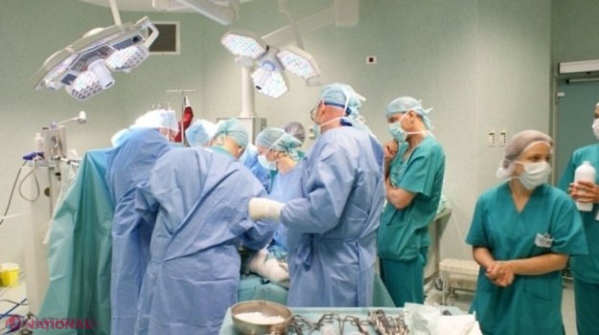 PREMIERĂ medicală în R. Moldova: Operație la PLĂMÂNI după o nouă metodă. Pacienta, o femeie de 66 de ani care suferă de cancer, externată deja 