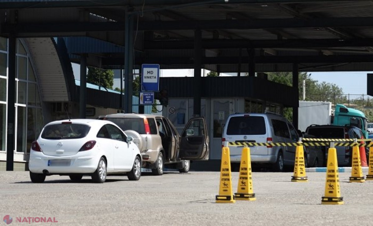 Corupție la VAMĂ: Câți bani au cerut doi inspectori pentru a include taxă MINIMĂ în actele de vămuire a unui autoturism