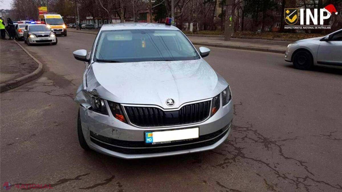Chișinău // Un șofer și-a pus ILEGAL girofar la mașină și circula cu viteză pe străzile capitalei: A fost REȚINUT abia după ce a lovit un automobil parcat