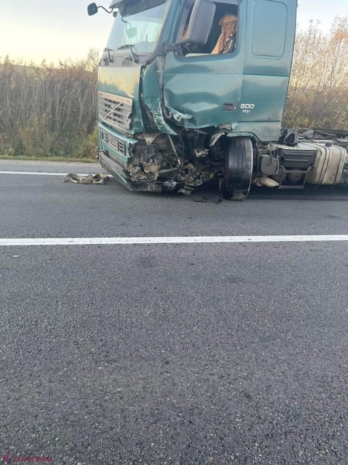 FOTO // Accident cumplit în România, cu implicarea a doi cetățeni din R. Moldova ce se întorceau din Franța. Şoferul de 23 de ani a decedat