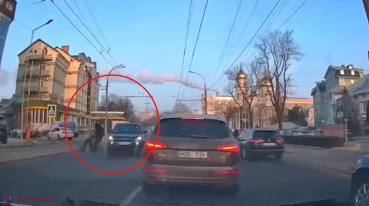 VIDEO // Doi copii, la un pas de tragedie pe trecerea de pietoni în Chișinău. Șoferul riscă să rămână timp de un an fără permis de conducere