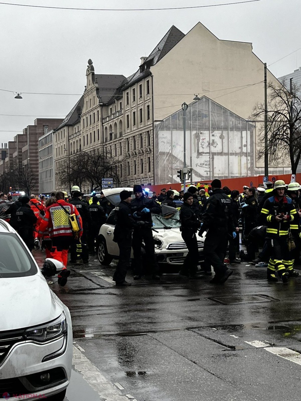 O mașină a lovit mulțimea la Munchen, înaintea summitului mondial: Mai mulți răniți