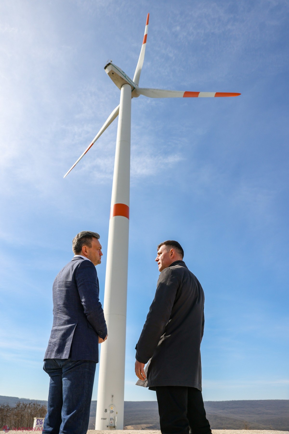 Premierul Dorin Recean sprijină energia verde la Ialoveni: Vizită la turbina eoliană din Suruceni pentru un viitor energetic sustenabil