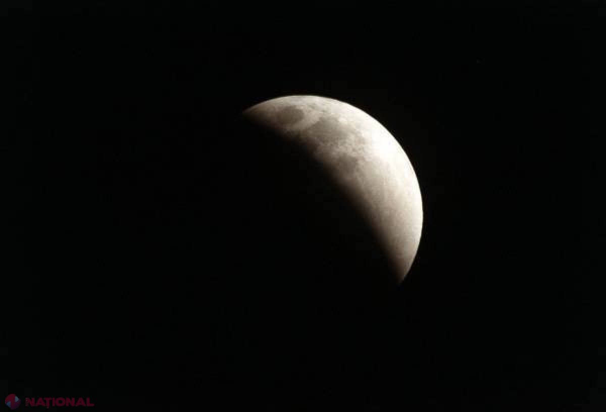 La noapte va fi eclipsă de Lună plină