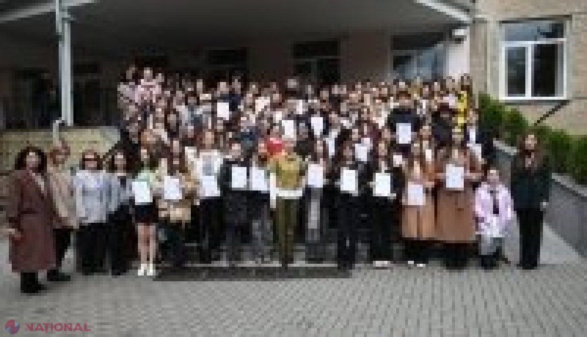 Cei mai buni elevi la limbi străine premiați la Olimpiadele Republicane de franceză și germană